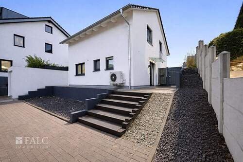 Modernes Wohnhaus mit klarer Architektur - 4 Zimmer Einfamilienhaus zum Kaufen in Alsdorf