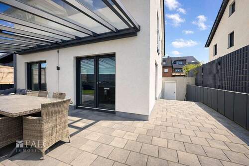 Rückwärtige Zuwegung zur Garage - 