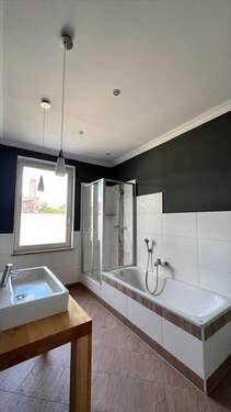 Modernes Tageslichtbad - 