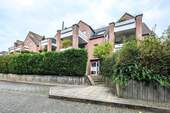 Haan - Steinkulle 8 - Eingangsseite - Sanierte 2-Zimmer Souterrainwohnung in ruhiger Wohnlage von Haan!