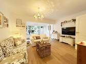 Wohnzimmer - Einziehen und wohlfühlen: Modernes Reihenmittelhaus mit vielen Schlafzimmern und schönem Garten