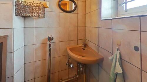 Erdgeschoss WC / Flur - 