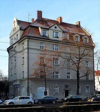 Gebäudeansicht - 2 Zimmer Etagenwohnung zur Miete in München