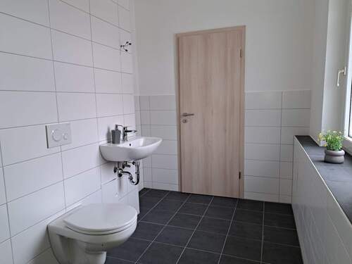 Bad 2.jpg - Niedliche Singlewohnung mit Dusche in ruhiger Thalheimer Lage