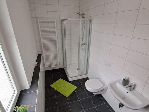 Bad.jpg - 2 Zimmer Etagenwohnung zur Miete in Thalheim/Erzgebirge