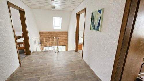 Flur OG mit Treppengang - 