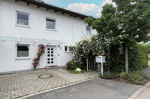 Hauseingang - Doppelhaushälfte mit 168,20 m² in Forstinning zum Kaufen