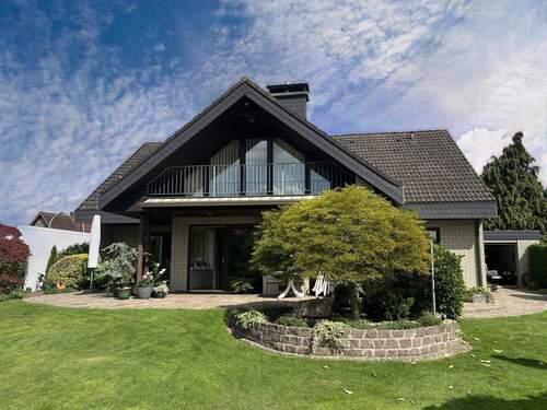 Titelbild - Zeitlos wertvoll: Traumhaus mit Südgarten, Substanz und beeindruckender Pflege