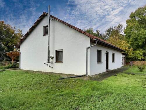 Hausansicht - Einfamilienhaus - Bungalow mit großem Grundstück und vielseitigen Nutzungsmöglichkeiten