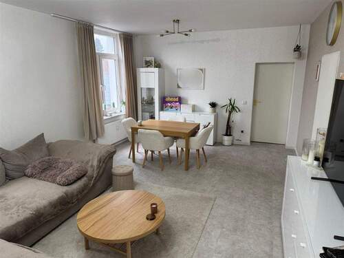 Wohnzimmer - 3 Zimmer Etagenwohnung zum Kaufen in Duisburg