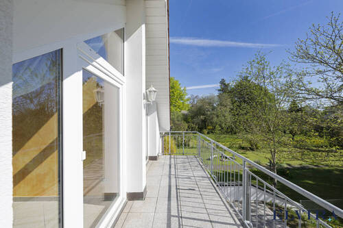 sonniger Balkon (1) im Dachgeschoss - 