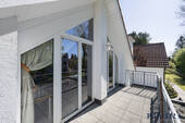 sonniger Balkon (2) im Dachgeschoss - 