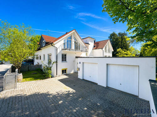 Hausansicht - ELVIRA - Bogenhausen, einzigartiges Anwesen vereint barrierefreies Wohnen mit Aufzug, großzügigen Garten und vielseitige Nutzungsmöglichkeiten
