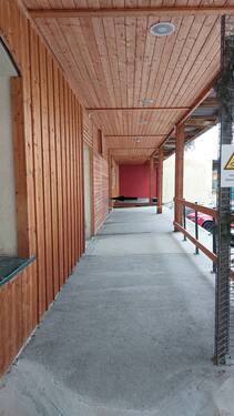 Zugang Aufzug (Pfeil) - Büro in Freital zur Miete