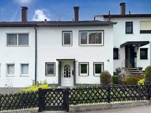 Außenansicht - Charmantes Reihenmittelhaus mit Wintergarten und Garage