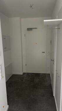Wohnungstür/Eingangsbereich - 1 Zimmer Etagenwohnung in Augsburg