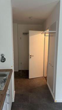 Eingangsbereich mit Badblick - Etagenwohnung mit 41,30 m² in Augsburg zur Miete