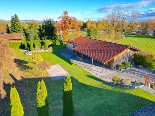 Halle mit Garten.JPG - 7 Zimmer Einfamilienhaus in Ruhstorf a.d.Rott