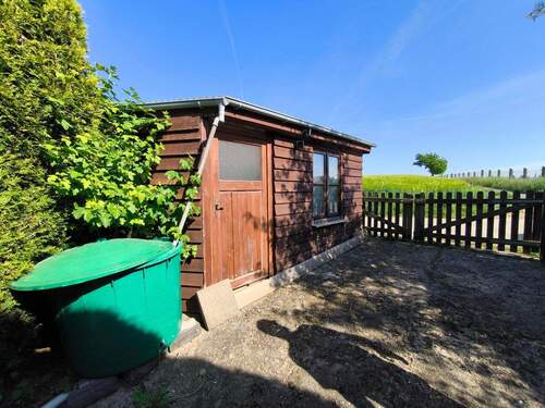 Gartenhaus mit Stellplatz - 
