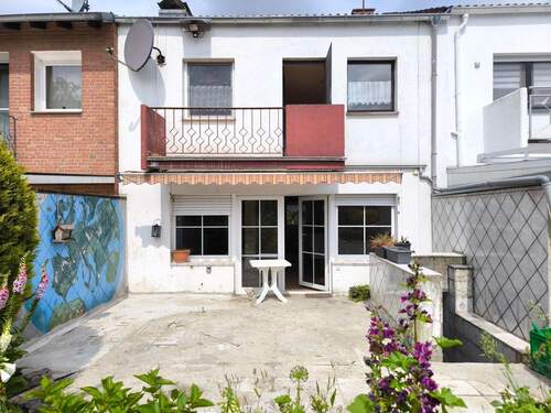 Rückfront mit Terrasse - 