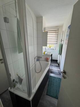 Modernisiertes Bad von 2022 - Etagenwohnung mit 60,00 m&sup2; in Erfurt zum Kaufen