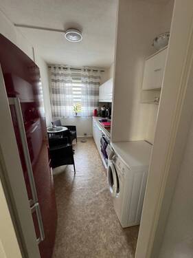 Küche mit Waschmaschinenanschluss - 