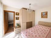 en Suite Schlafzimmer OG Whg. 1 - Mehrfamilienhaus, Wohnhaus mit 270,00 m&sup2; in Aichen / Memmenhausen zum Kaufen