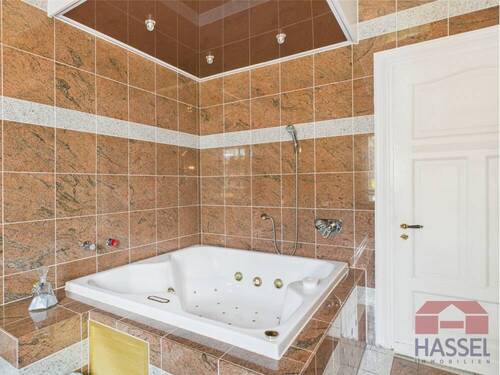 Mit Whirlpoolbadewanne - 
