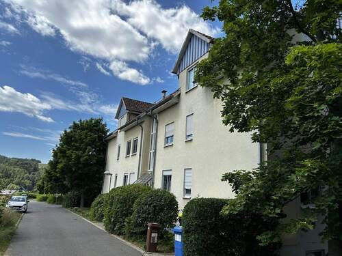 Vorderansicht - Schöne 4RW im EG, idyllische Terrasse + Gartenhof + Stellpl., Tageslicht-Küche und -Bad, vermietet!