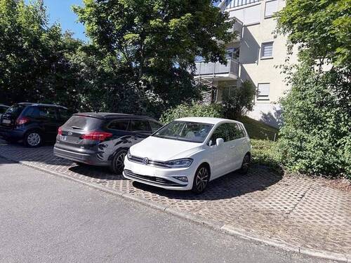 Stellplätze am Haus - Etagenwohnung mit 87,00 m&sup2; in Wilkau-Haßlau zum Kaufen