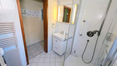 Erdgeschoss Badezimmer - 