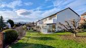 Objektseitenansicht vom Garten aus - 6 Zimmer Einfamilienhaus in Ahnatal