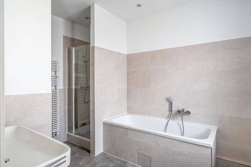 Tagesbelichtetes Bad en Suite - 