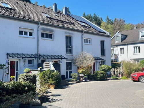 Blick auf die Reihenhäuser - 5 Zimmer Reihenmittelhaus zum Kaufen in Schönfließ