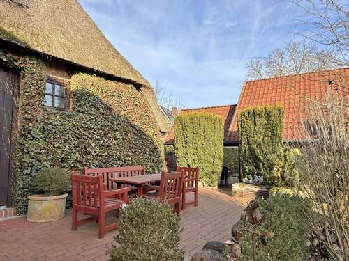 große Terrasse - 8 Zimmer Einfamilienhaus zum Kaufen in Delmenhorst