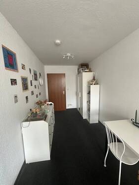 Zimmer vom Bett aus Blickend - 