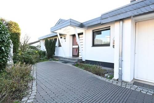 Vorderansicht (6) - Modernisiertes Einfamilienhaus mit hoher Energieeffizienz in attraktiver Lage