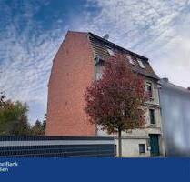 Mehrfamilienhaus mit schönem Grundstück und vielseitigen Nutzungsm - Tangerhütte