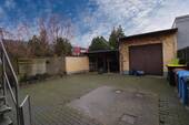 Blick auf die Garage - Mehrfamilienhaus, Wohnhaus mit 166,00 m² in Tangerhütte zum Kaufen