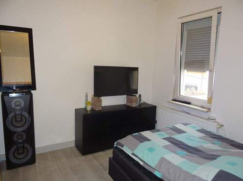 Schlafzimmer - 5 Zimmer Mehrfamilienhaus, Wohnhaus zum Kaufen in Völklingen