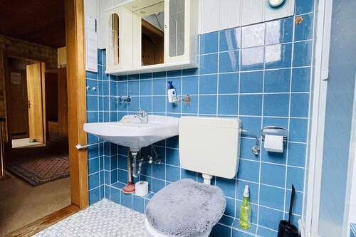 Badezimmer Dachgeschoss Ansicht 2 - 