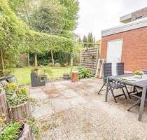 Zwei Wohnungen, ein Gartenparadies - Vielseitiges Haus in ruhiger Lage von Jever