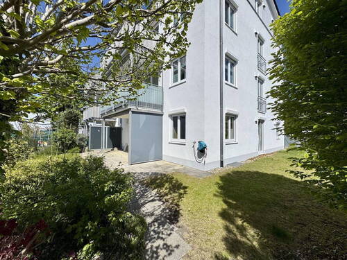 Blick auf Terrasse und Garten - 