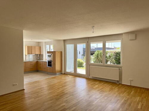 Offene Küche, Wohnzimmer - 3 Zimmer Terrassenwohnung in Neuburg an der Donau