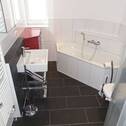 modernes edles Vollbad mit Markenprodukten - 