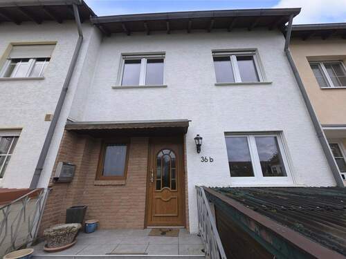 Hausansicht - *Charmantes Reihenmittelhaus mit Potenzial in begehrter Lage von Elsen*