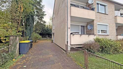 Hofeinfahrt - Mehrfamilienhaus, Wohnhaus in Duisburg