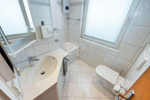 Badezimmer 1. OG - 
