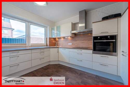 Küche mit Einbauküche - 