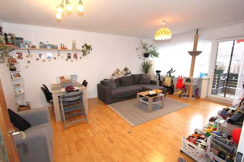 ... geräumiger Wohnbereich ... - 3 Zimmer Etagenwohnung zum Kaufen in Weilheim